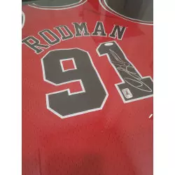Camiseta NBA Dennis Rodman Chicago Bulls firmado y autentificado rojo