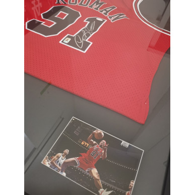Maillot NBA Dennis Rodman Chicago Bulls signé et authentifié Rouge