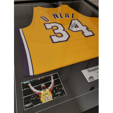 NBA Jersey Shaquille O'neal Los Angeles Lakers signed and authenticated Yellow