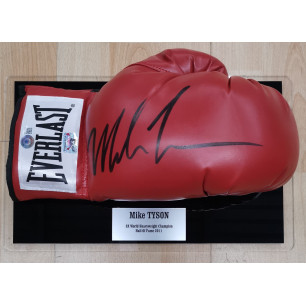 Mike Tyson Boxe Glove signed and authenticated Red