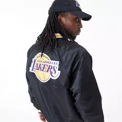 Chaquetta NBA Los Angeles Lakers New Era Applique Satin Negro