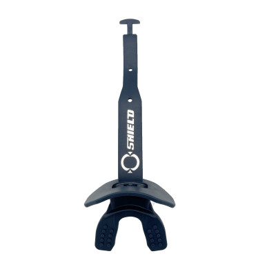 Protector bucal con protector labial Shield Striker negro